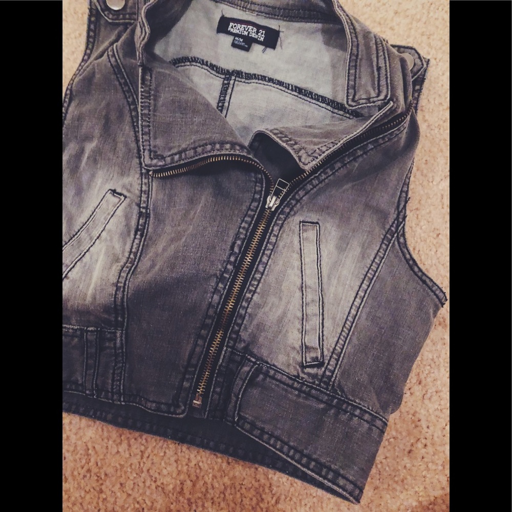 Grey denim vest. Forever 21